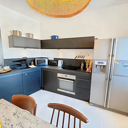 Herouvillers - Bright Duplex In Hypercentre & A Stone's Throw Away Apartament *