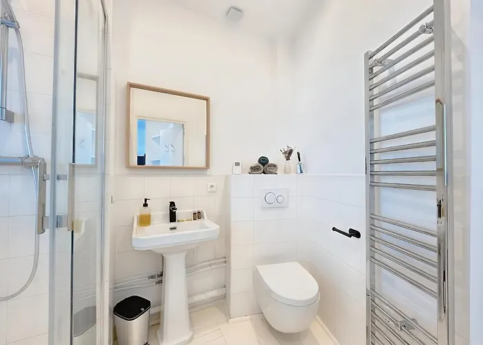 Herouvillers - Bright Duplex In Hypercentre & A Stone's Throw Away Apartament