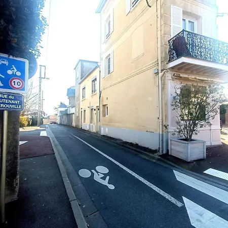 Herouvillers - Bright Duplex In Hypercentre & A Stone's Throw Away 아파트 빌레쉬르메르